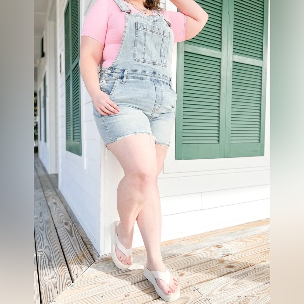 JUDY BLUE Short Overall | Women’s 3X | Denim Shortalls w/ frayed bottom (Fit XL)